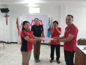 Penyerahan berkas serah terima jabatan General Manager KSP Kopdit Swastiastu Singaraja