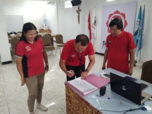 Bapak I Ketut Ardy Prabhawa menandatangani dokumen sertijab General Manager